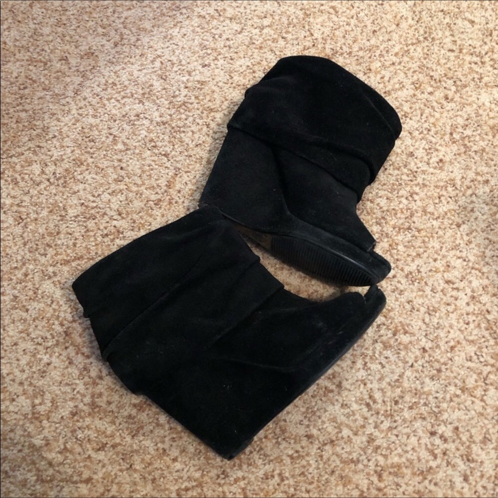 BCB GENERATION BLACK SUEDE WEDGE BOOTS SIZE 8.5